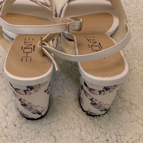 Cute White Sandal Heel Leaf design Sz 10 Brazil - Picture 3 of 6